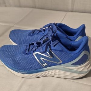 New Balance Women's Arishi Fresh Foam Blue Running Shoes Sz 9 Womens or 7.5 Mens
